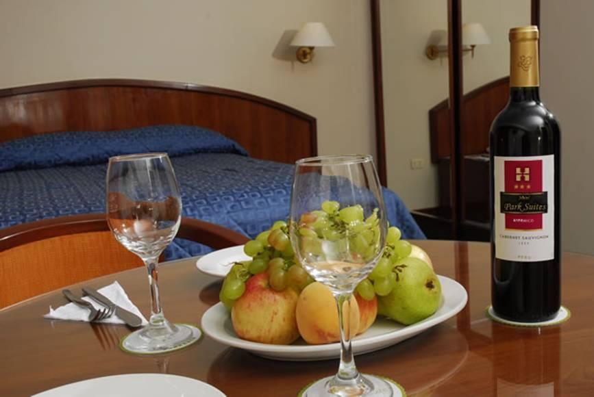 Hotel Park Suites Lima Quarto foto
